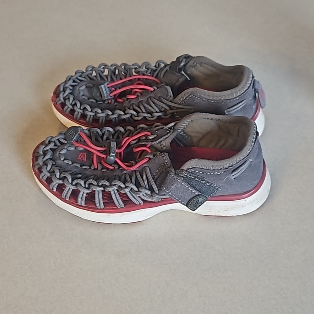Keen uneek youth sandals